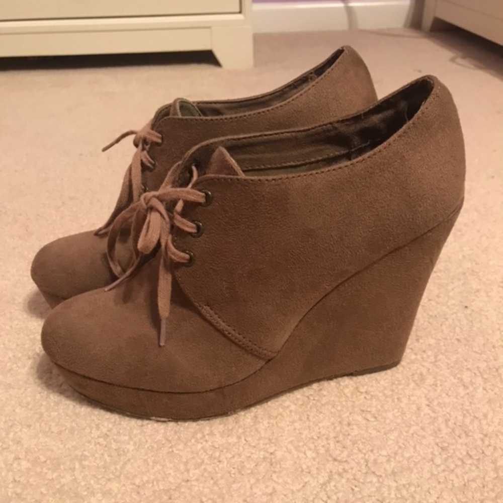 Tan wedges - Picture 2 of 3